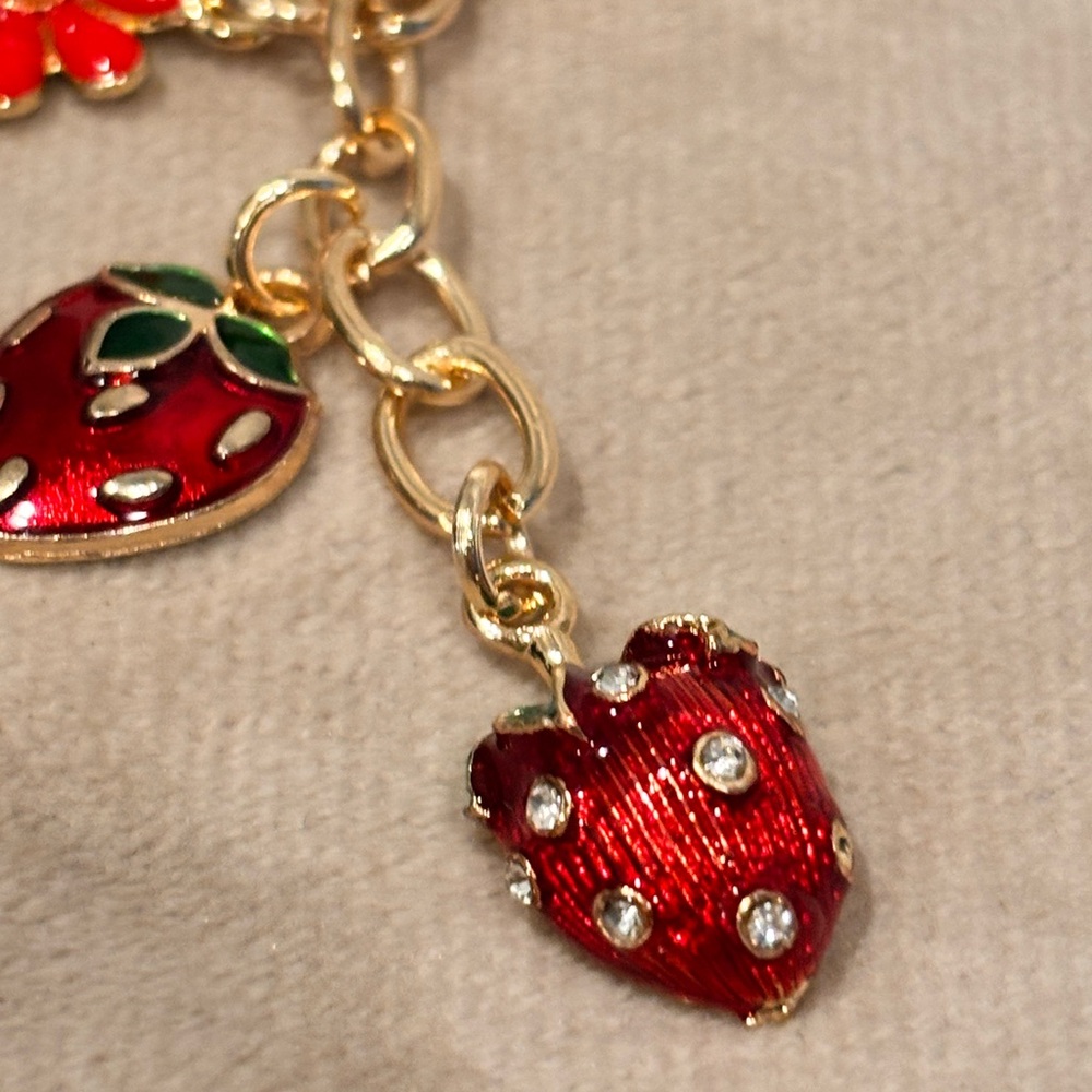 Gold Heart Clip Strawberry & Flower Charm Keychain - Red - Picture 3 of 5